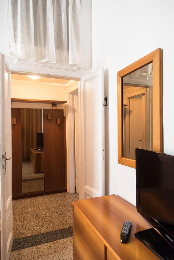 Peaceful Court Apartment In Shopping District Milan Exterior photo